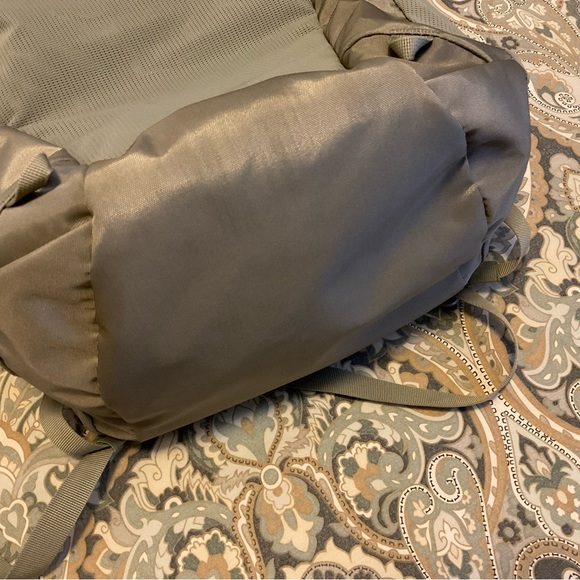 New Thule EnRoute 23L Pelican Grey Backpack - Picture 11 of 16